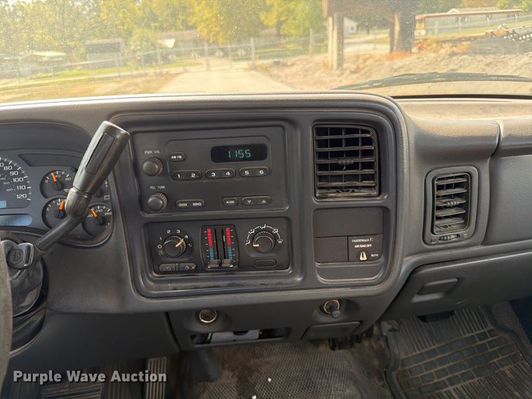 image for item FG0797 2003 GMC Sierra 1500 pickup truck