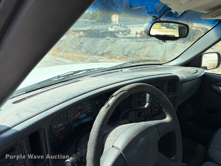 image for item FG0797 2003 GMC Sierra 1500 pickup truck