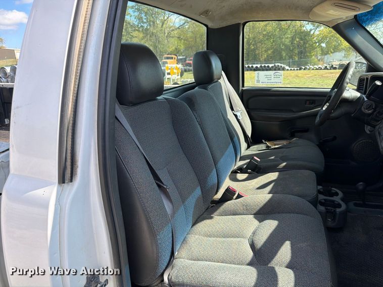 image for item FG0797 2003 GMC Sierra 1500 pickup truck