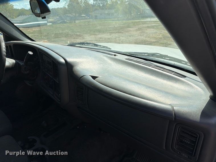 image for item FG0797 2003 GMC Sierra 1500 pickup truck