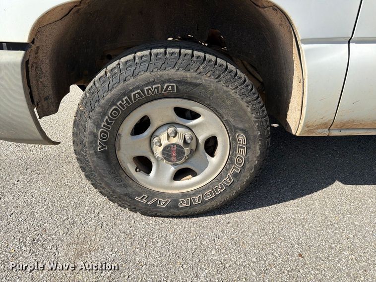 image for item FG0797 2003 GMC Sierra 1500 pickup truck