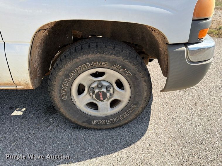 image for item FG0797 2003 GMC Sierra 1500 pickup truck