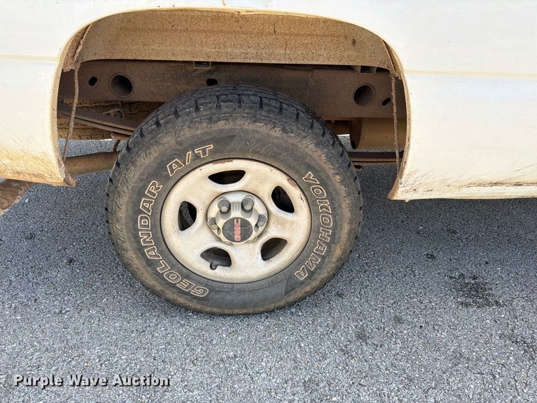 image for item FG0797 2003 GMC Sierra 1500 pickup truck