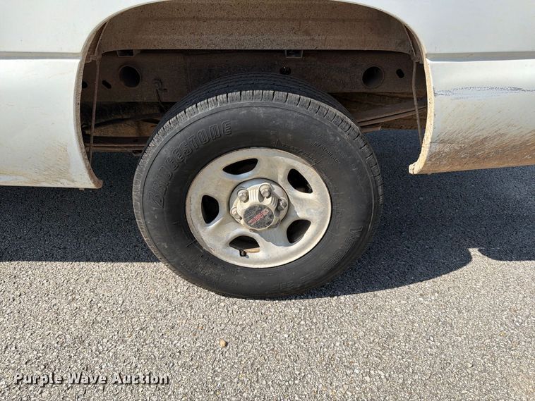 image for item FG0797 2003 GMC Sierra 1500 pickup truck