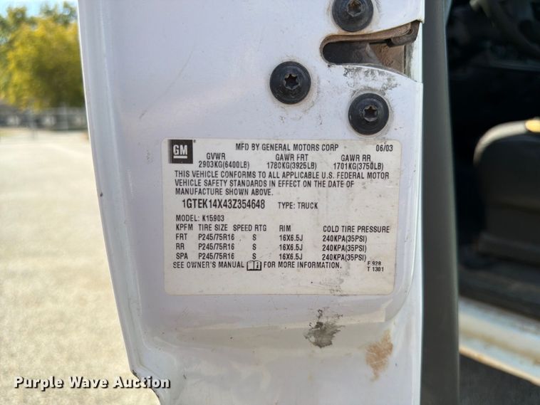 image for item FG0797 2003 GMC Sierra 1500 pickup truck