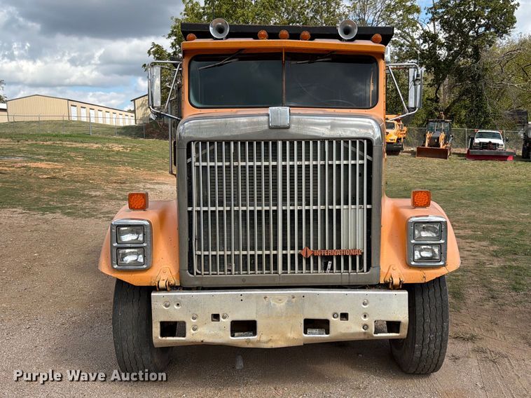 image for item FG0798 1989 International 9300 dump truck