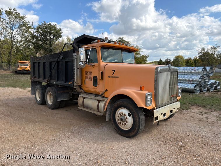 image for item FG0798 1989 International 9300 dump truck