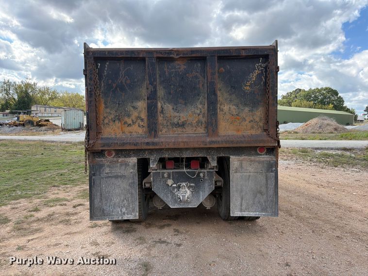 image for item FG0798 1989 International 9300 dump truck