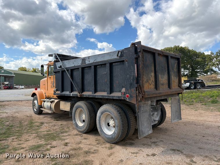 image for item FG0798 1989 International 9300 dump truck