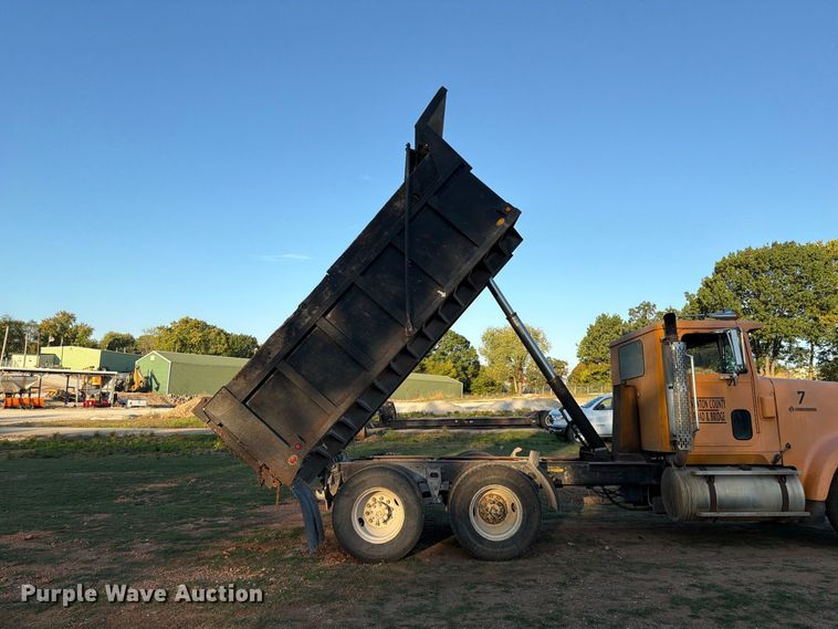 image for item FG0798 1989 International 9300 dump truck