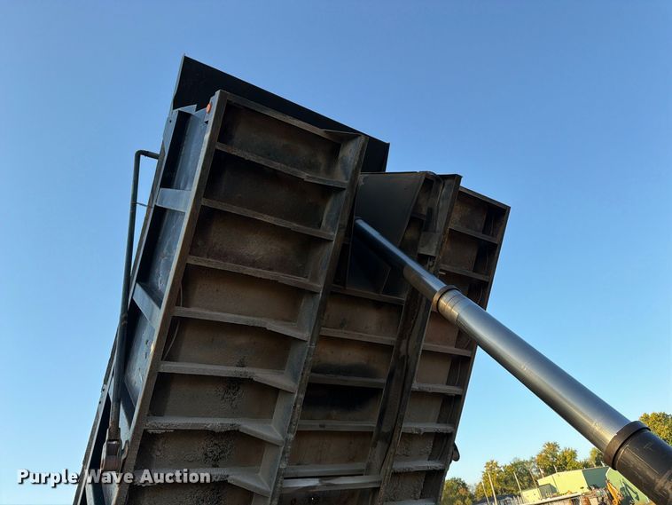 image for item FG0798 1989 International 9300 dump truck