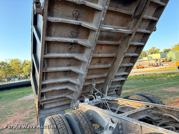 image for item FG0798 1989 International 9300 dump truck