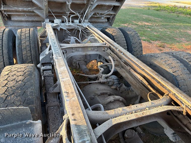 image for item FG0798 1989 International 9300 dump truck
