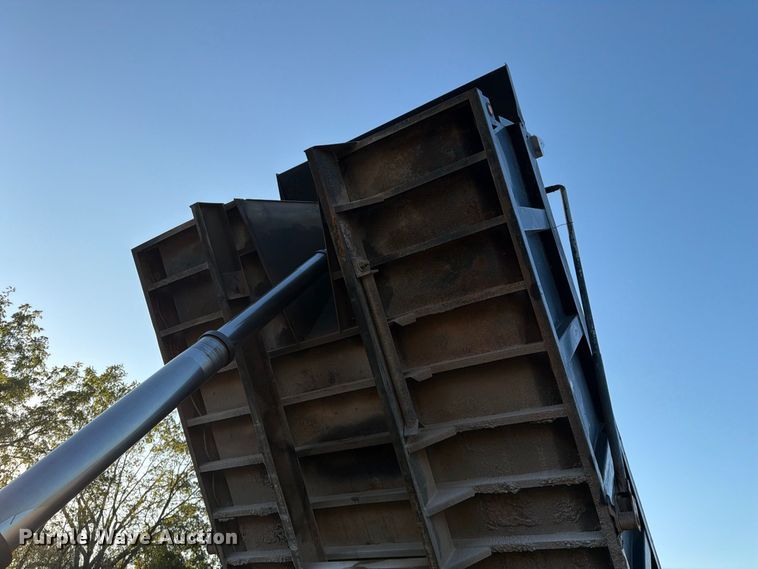 image for item FG0798 1989 International 9300 dump truck