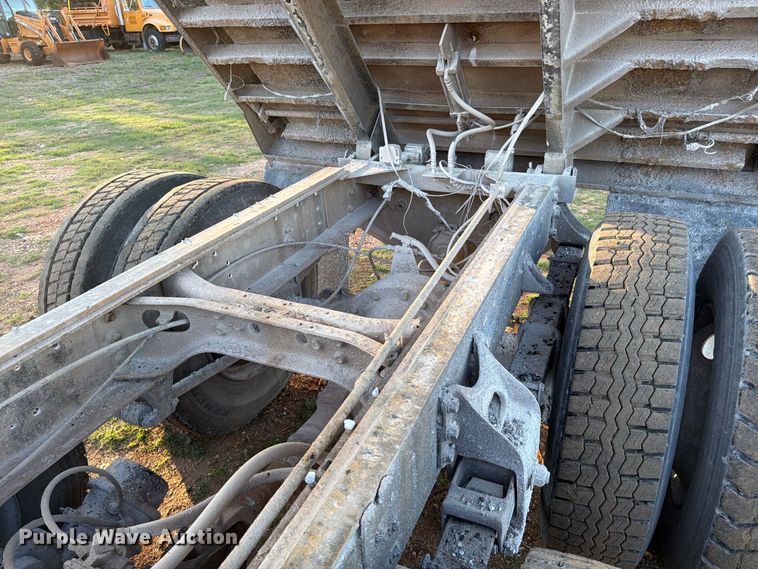 image for item FG0798 1989 International 9300 dump truck