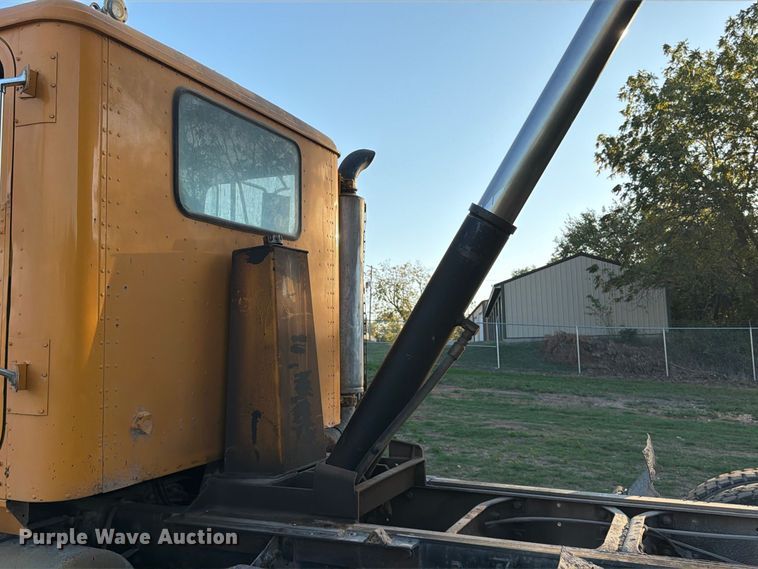 image for item FG0798 1989 International 9300 dump truck