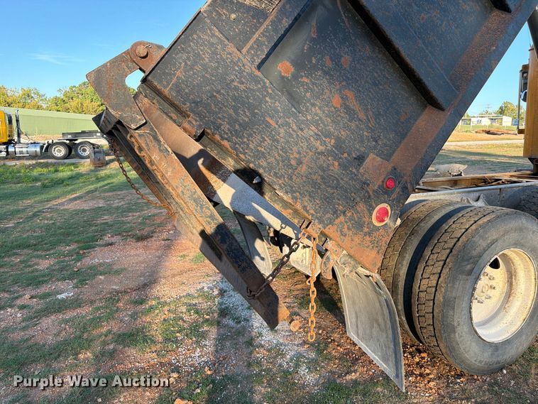 image for item FG0798 1989 International 9300 dump truck