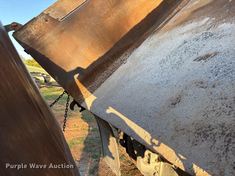 image for item FG0798 1989 International 9300 dump truck
