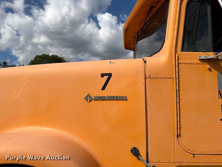 image for item FG0798 1989 International 9300 dump truck