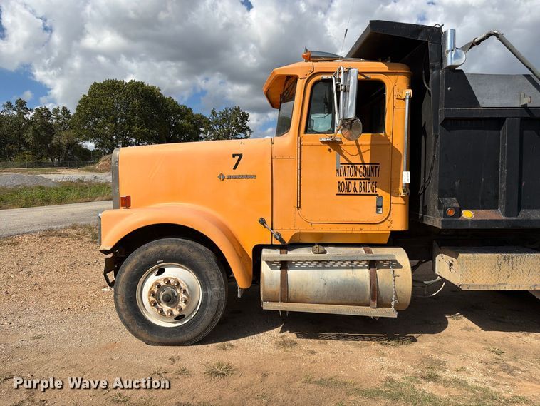 image for item FG0798 1989 International 9300 dump truck