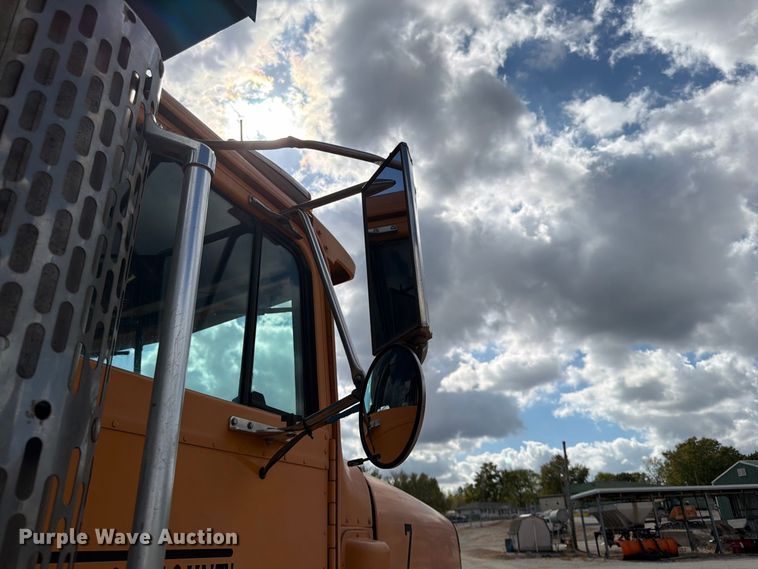 image for item FG0798 1989 International 9300 dump truck