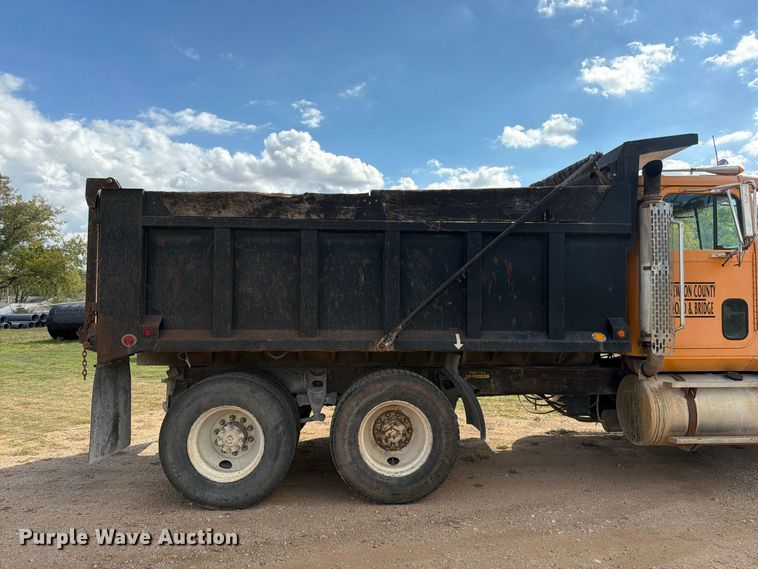 image for item FG0798 1989 International 9300 dump truck