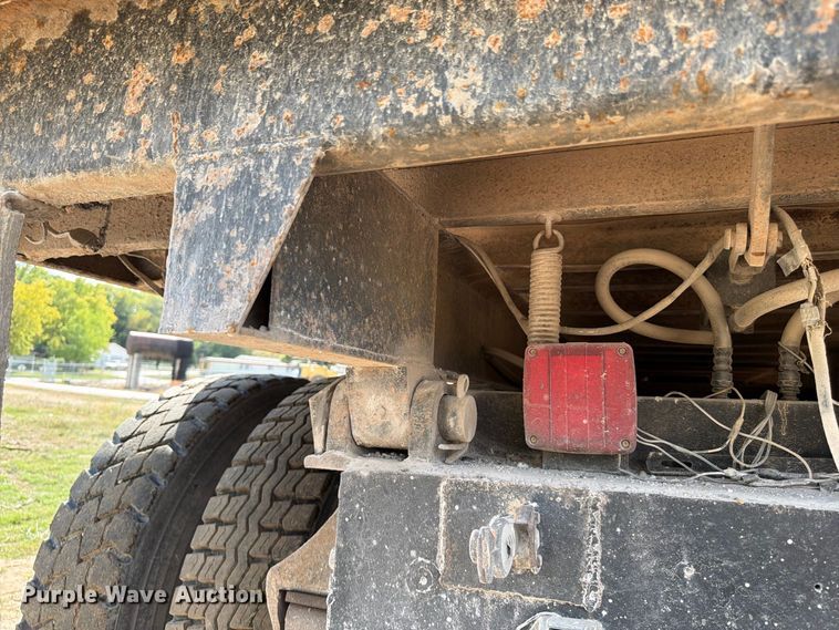 image for item FG0798 1989 International 9300 dump truck