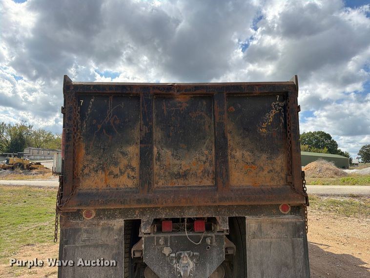 image for item FG0798 1989 International 9300 dump truck