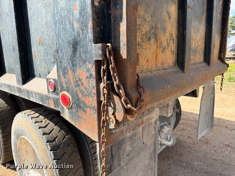image for item FG0798 1989 International 9300 dump truck