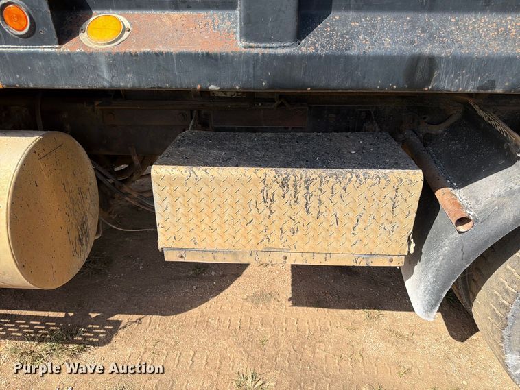 image for item FG0798 1989 International 9300 dump truck