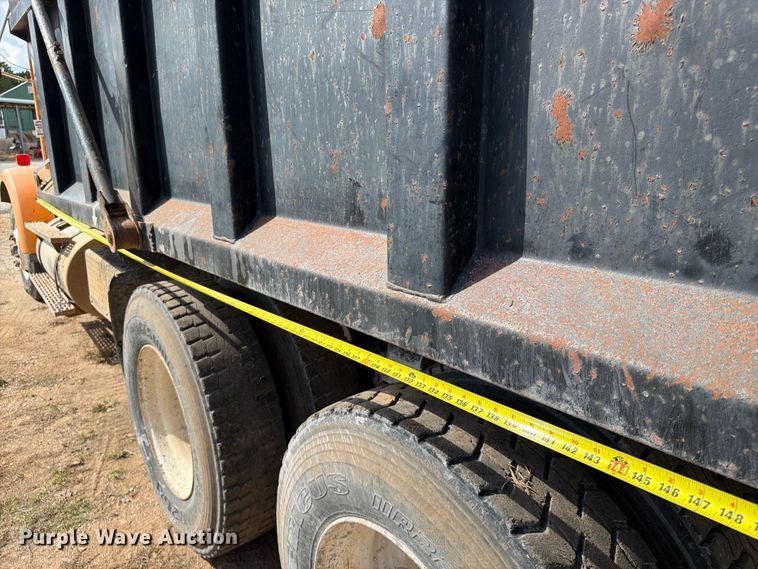 image for item FG0798 1989 International 9300 dump truck