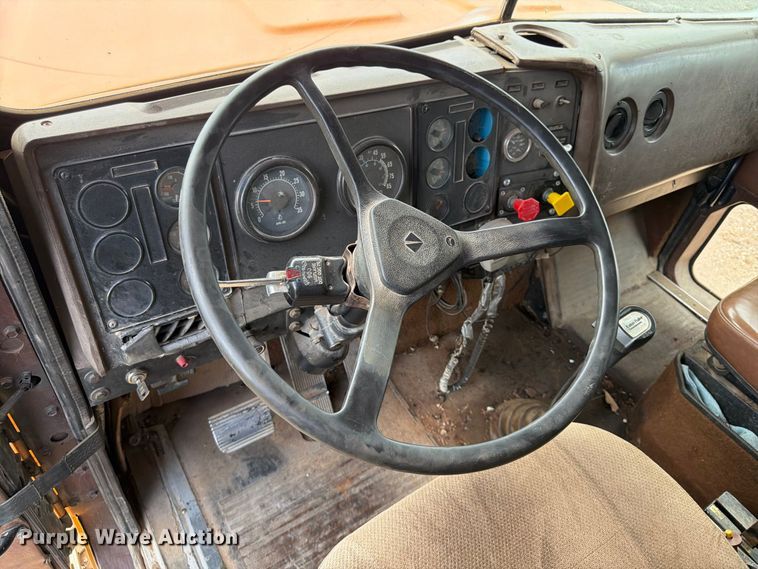 image for item FG0798 1989 International 9300 dump truck