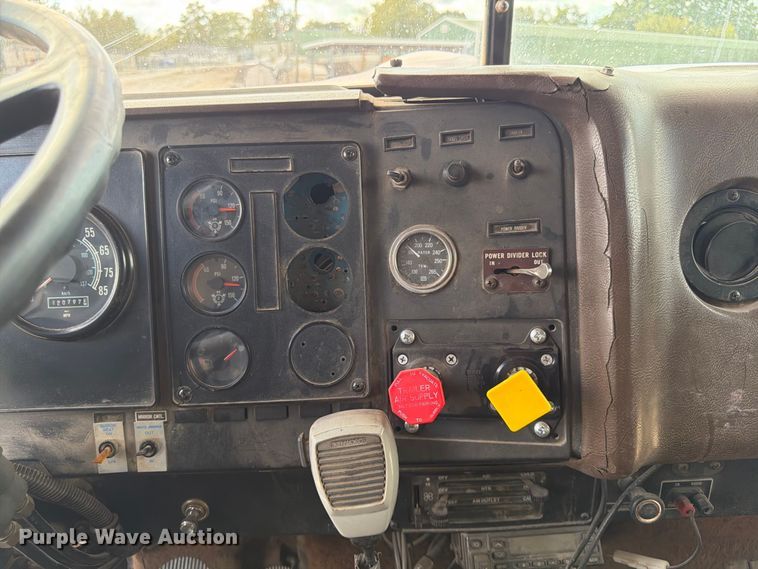 image for item FG0798 1989 International 9300 dump truck