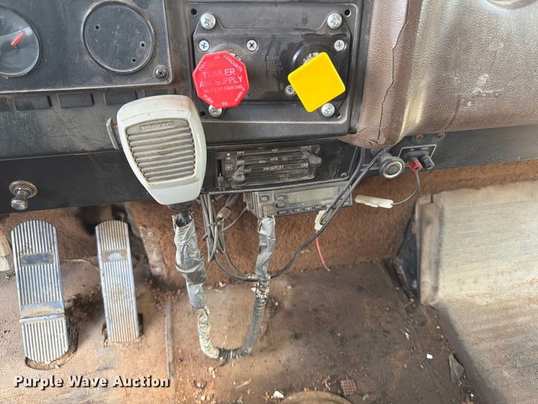 image for item FG0798 1989 International 9300 dump truck