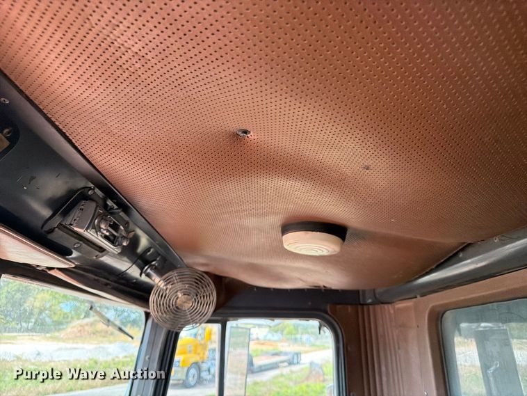 image for item FG0798 1989 International 9300 dump truck