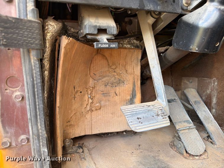 image for item FG0798 1989 International 9300 dump truck