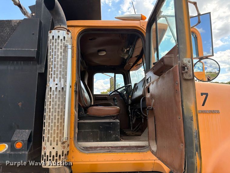 image for item FG0798 1989 International 9300 dump truck