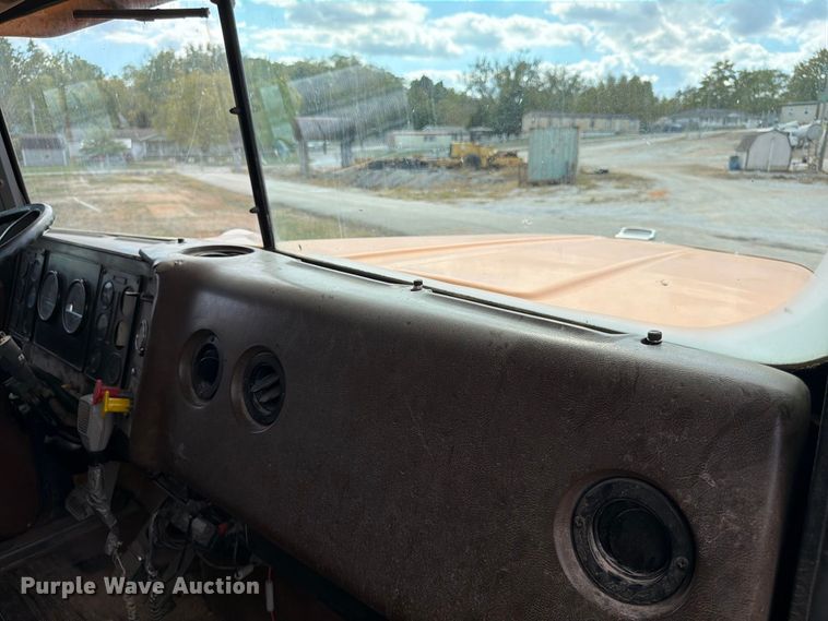image for item FG0798 1989 International 9300 dump truck