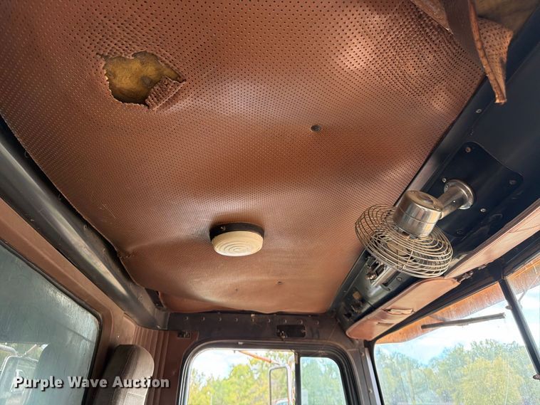 image for item FG0798 1989 International 9300 dump truck