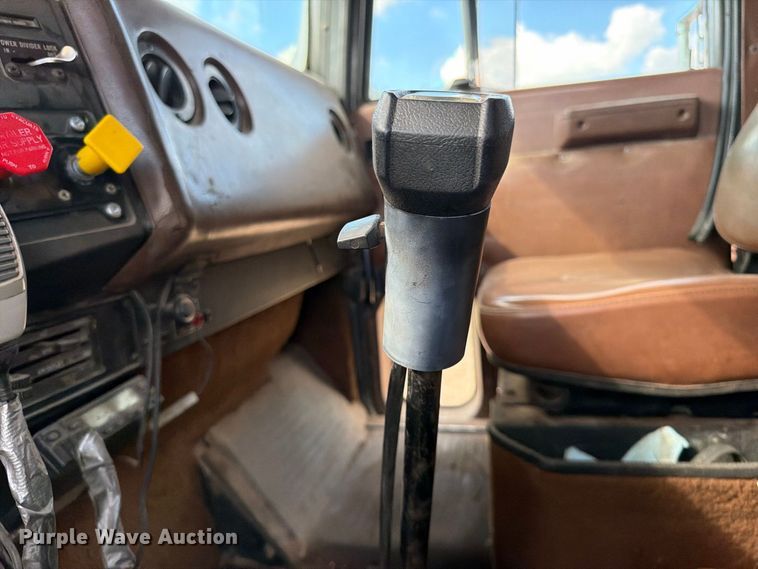 image for item FG0798 1989 International 9300 dump truck