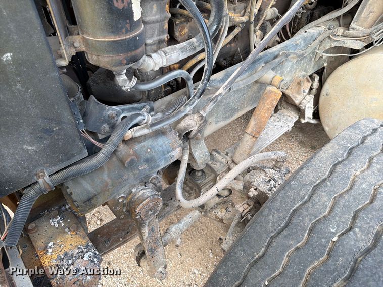 image for item FG0798 1989 International 9300 dump truck