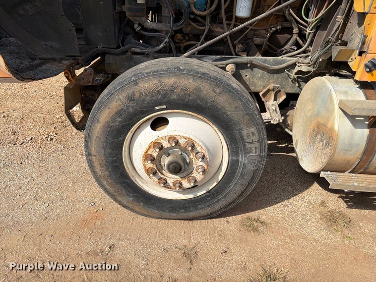 image for item FG0798 1989 International 9300 dump truck