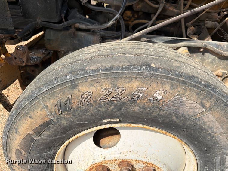 image for item FG0798 1989 International 9300 dump truck