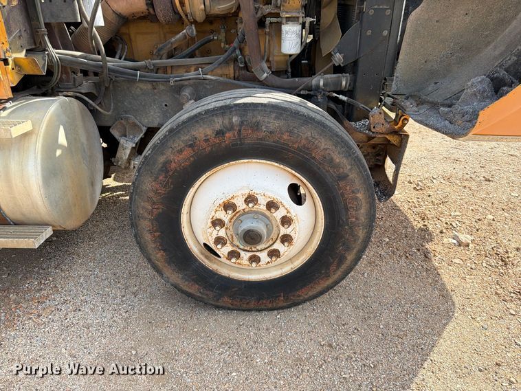 image for item FG0798 1989 International 9300 dump truck