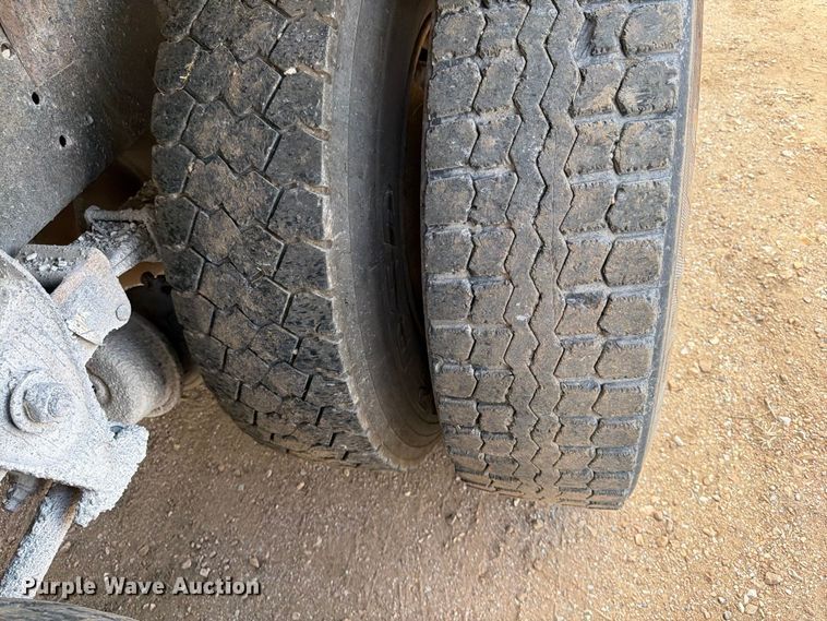 image for item FG0798 1989 International 9300 dump truck