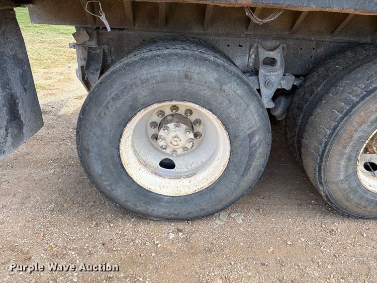 image for item FG0798 1989 International 9300 dump truck