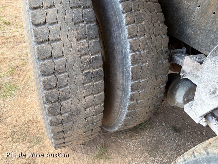 image for item FG0798 1989 International 9300 dump truck
