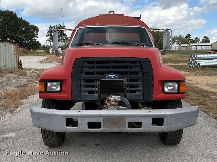image for item FG0799 1996 Ford F800 oil distributor truck