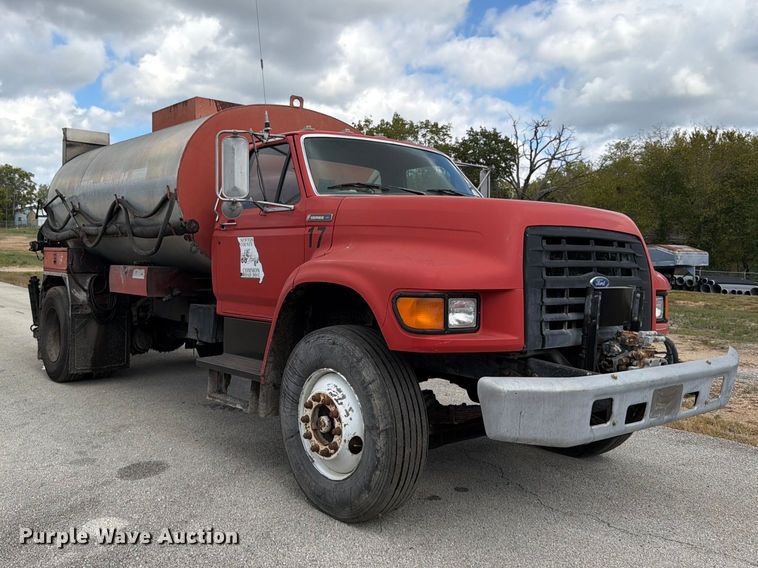 image for item FG0799 1996 Ford F800 oil distributor truck