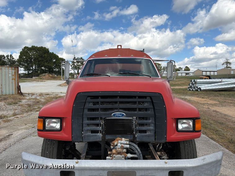 image for item FG0799 1996 Ford F800 oil distributor truck